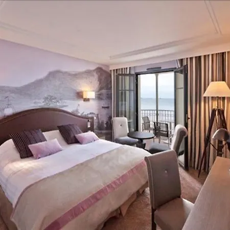 Le Nouveau Monde Hotel 4*